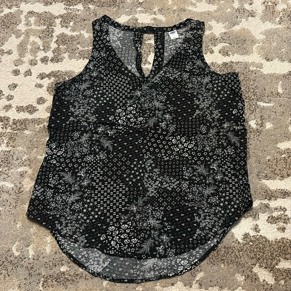 Women’s Old Navy floral printed sleeveless blouse